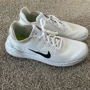 White Nike men’s free run 11.5